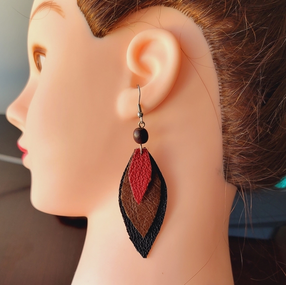 Handmade genuine leaf earrings - Picture 2 of 6